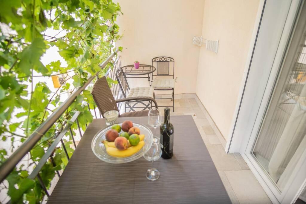 Studio Apartment Purple Sunset - 2+1 Baška Voda Exteriér fotografie